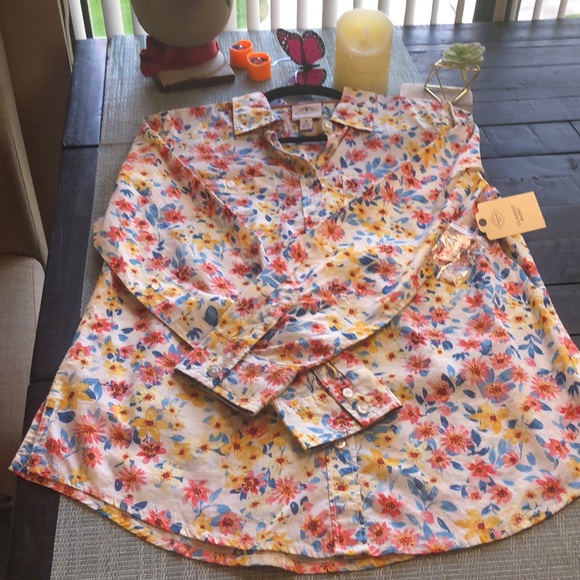 #134 💐NWT Clasic Floral St John’s Bay Button Down💐 - Picture 12 of 17